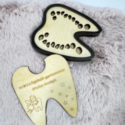 Gravírozott fa tejfogtartó doboz fogtündér mintával