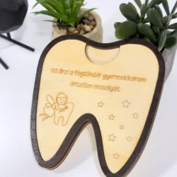 Gravírozott fa tejfogtartó doboz fogtündér mintával