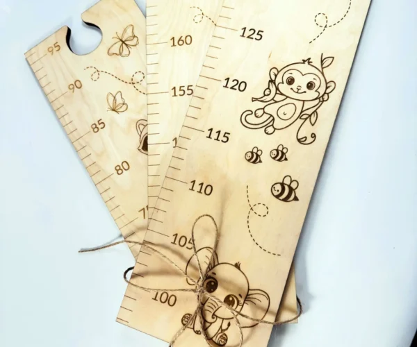 gyerek magasságmérő falra, állatfigurás mintával