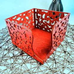 Fa szalvétatartó pillangó mintával, cseresznye színben