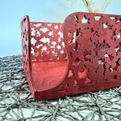 Fa szalvétatartó pillangó mintával, cseresznye színben