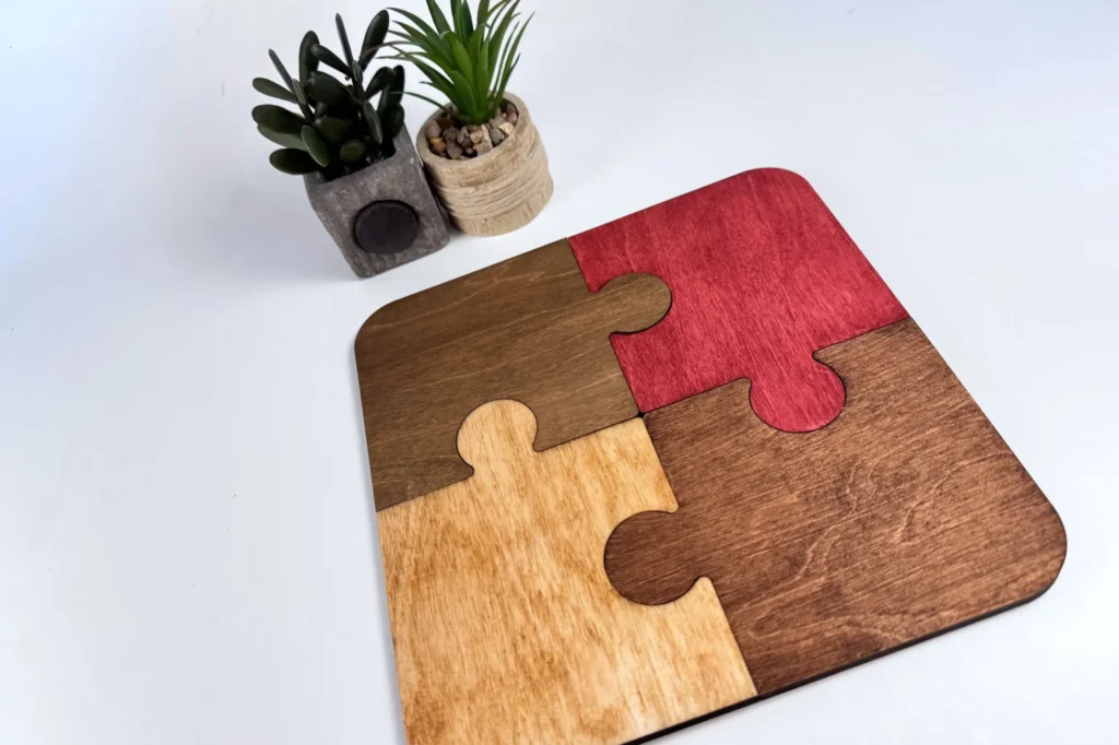 Fa puzzle poháralátét különböző színekben