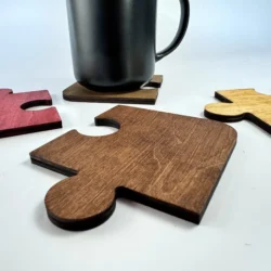 Fa puzzle poháralátét különböző színekben