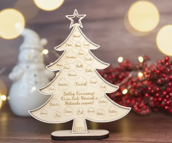 Gravírozott fa karácsonyfadísz gyermekek nevével – ajándék óvónőnek