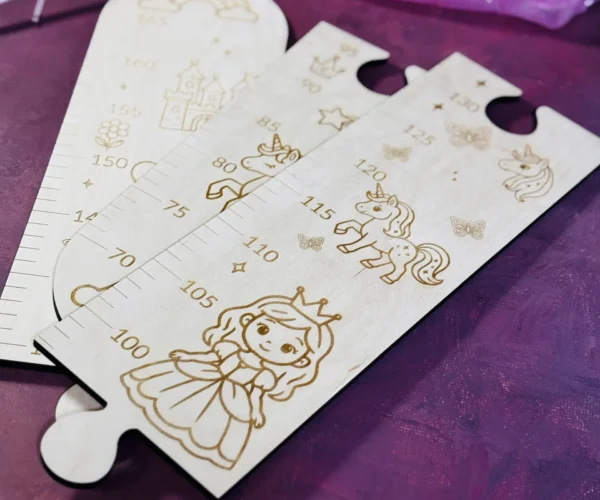 Hercegnős fali magasságmérő gyerekszobába, natúr fa kivitelben