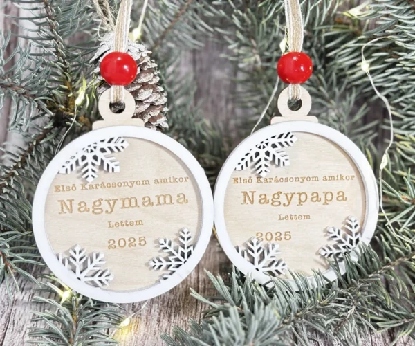 Gravírozott fa karácsonyfadísz – Egyedi szöveggel