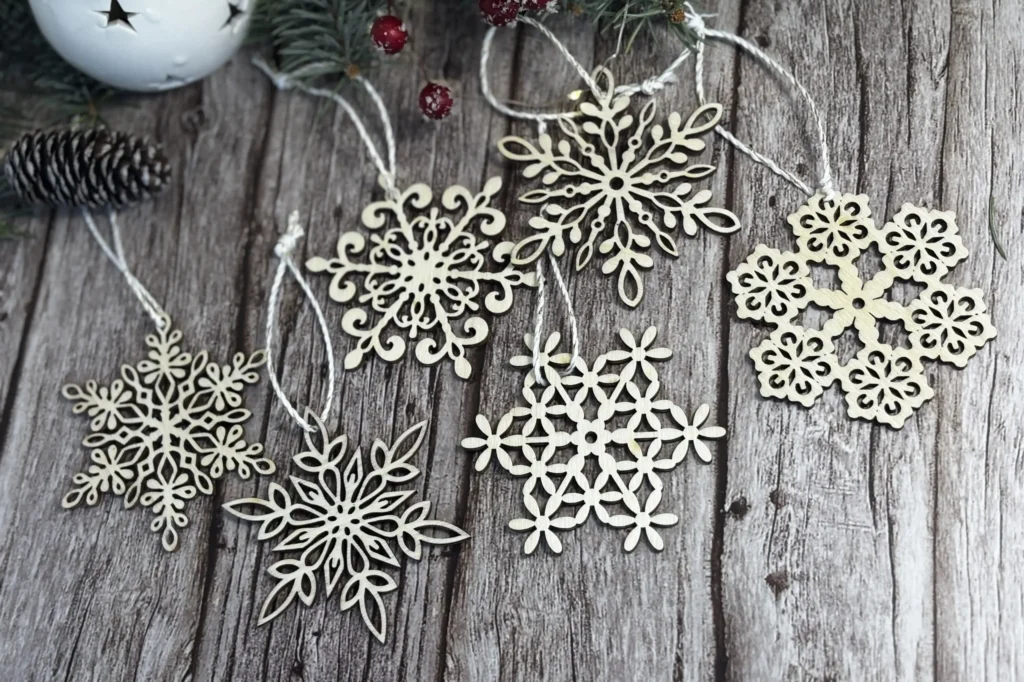 6 darabos természetes fa karácsonyi akasztó szett