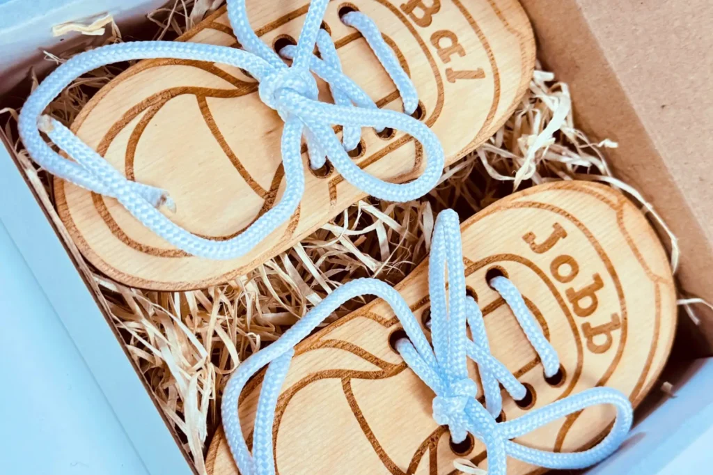 Fa cipőfűző tanító játék bal-jobb jelöléssel