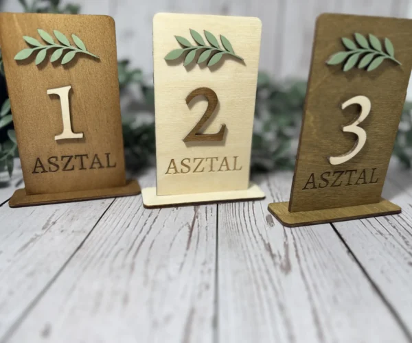 fa asztaljelölő esküvőre