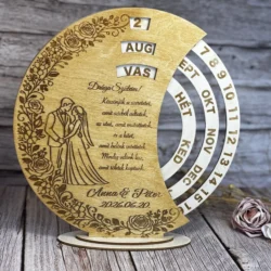 Szülőköszöntő ajándék fa öröknaptár – Hála Körforgása esküvői gravírozott dísz