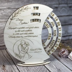 zülőköszöntő ajándék fa öröknaptár – Örök Ölelés egyedi gravírozott esküvői ajándék szülőknek