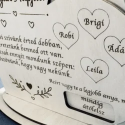 Anyák napi forgatható fa dekoráció személyre szabható nevekkel és üzenetekkel
