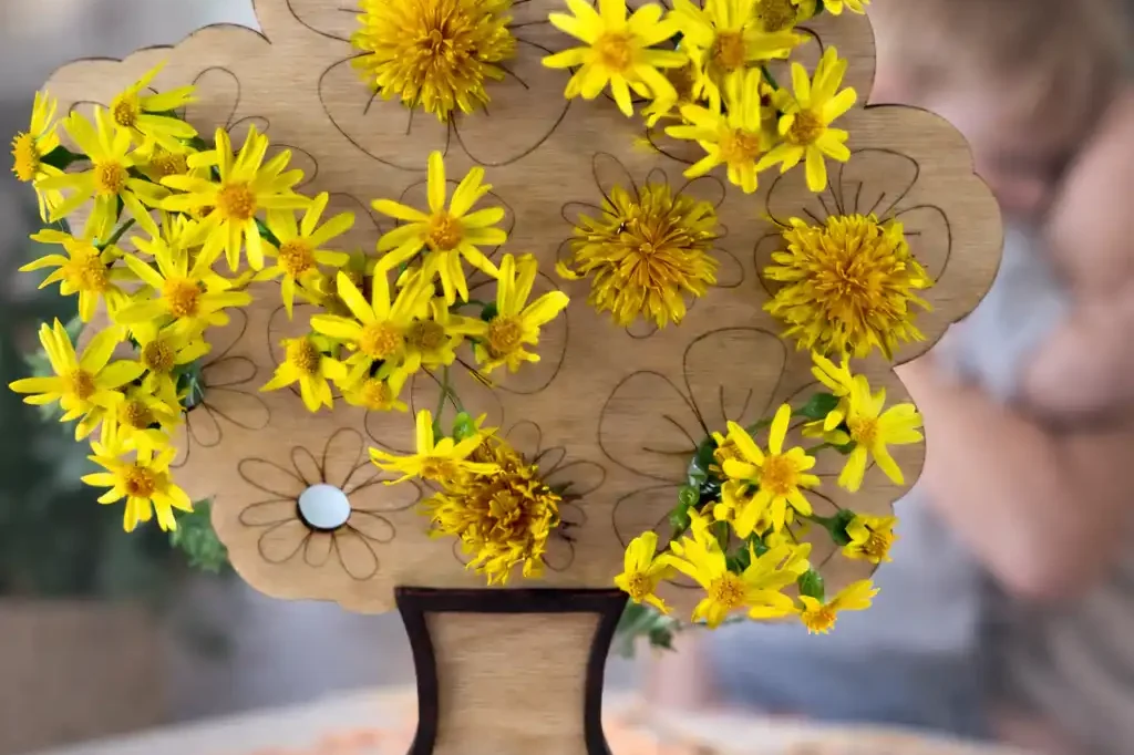 Anyák napi virágcsokor tartó fából