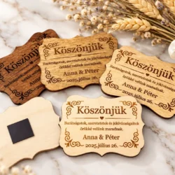 Egyedi fa esküvői hűtőmágnes személyes nevekkel és dátummal gravírozva